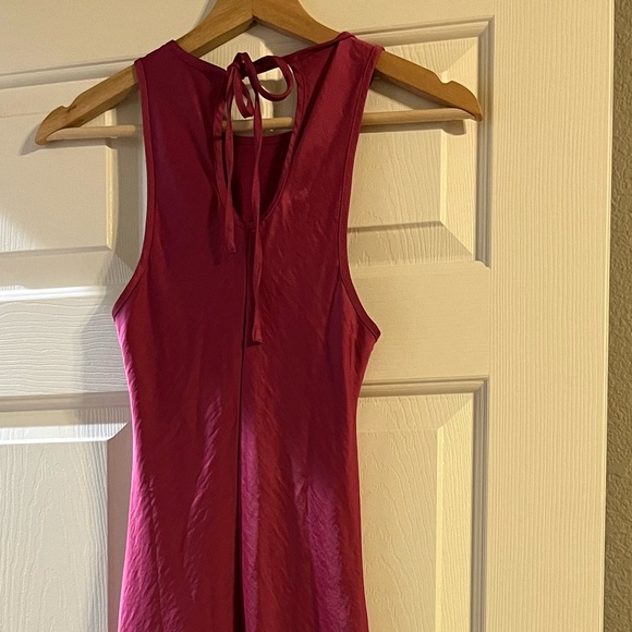 House of Harlow NWOT raspberry long dress tied in a bow in the back - Picture 3 of 4